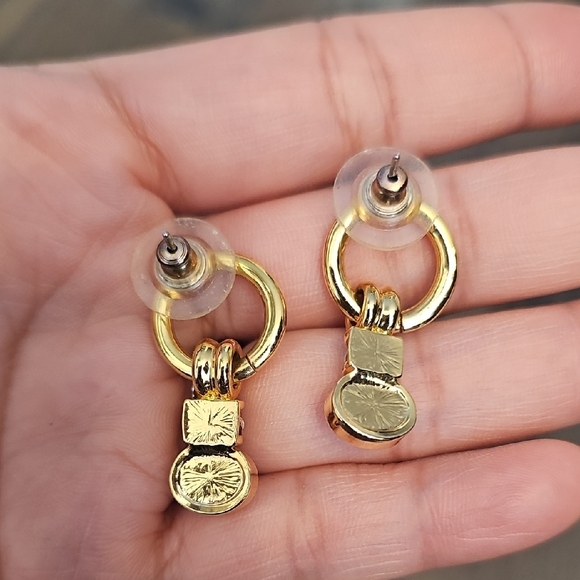 VINTAGE Elegant Gold Toned Pearl Earrings - Picture 2 of 2